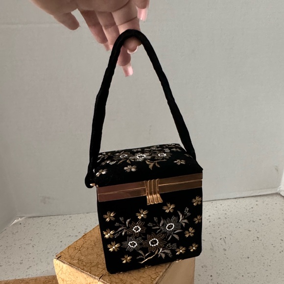 vintage 60s JAPAN ART INDUSTRIES velvet box purse - Picture 2 of 8